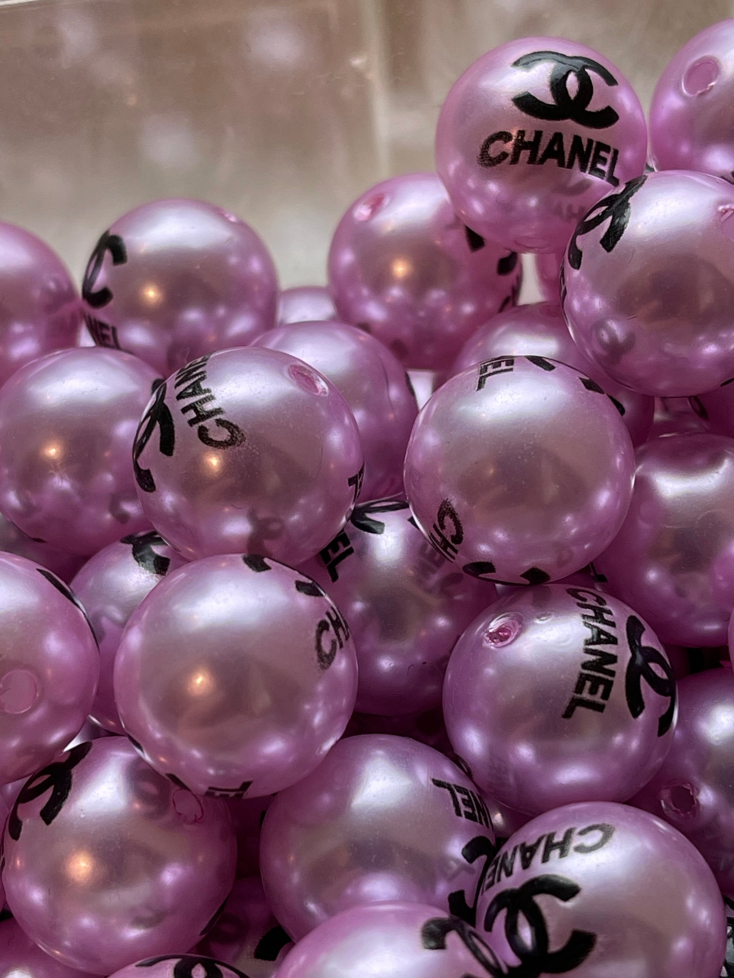 15mm ACRYLIC BEAD- C'S (LITE LAVENDER FAUX PEARL)