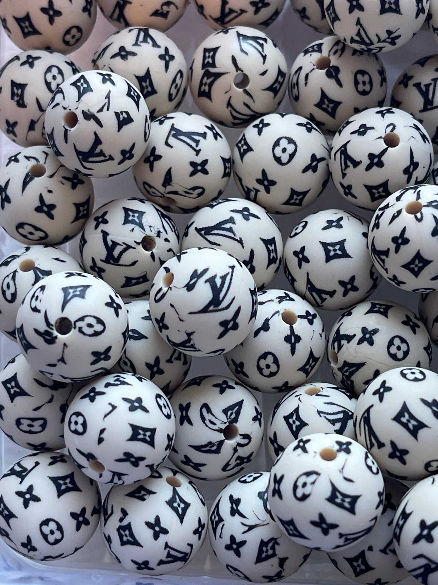 15mm SILICONE BEADS L'S (14 OPTIONS)