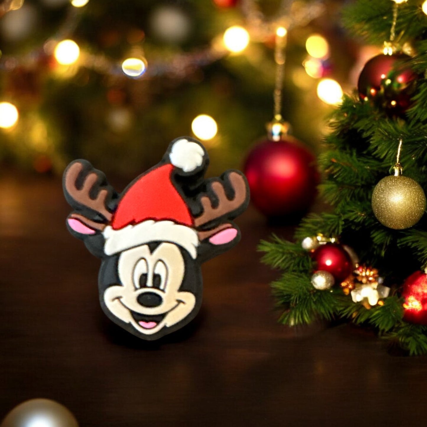 HOLIDAY FOCAL-CHRISTMAS- MICKEY AND MINNIE (6 Options)