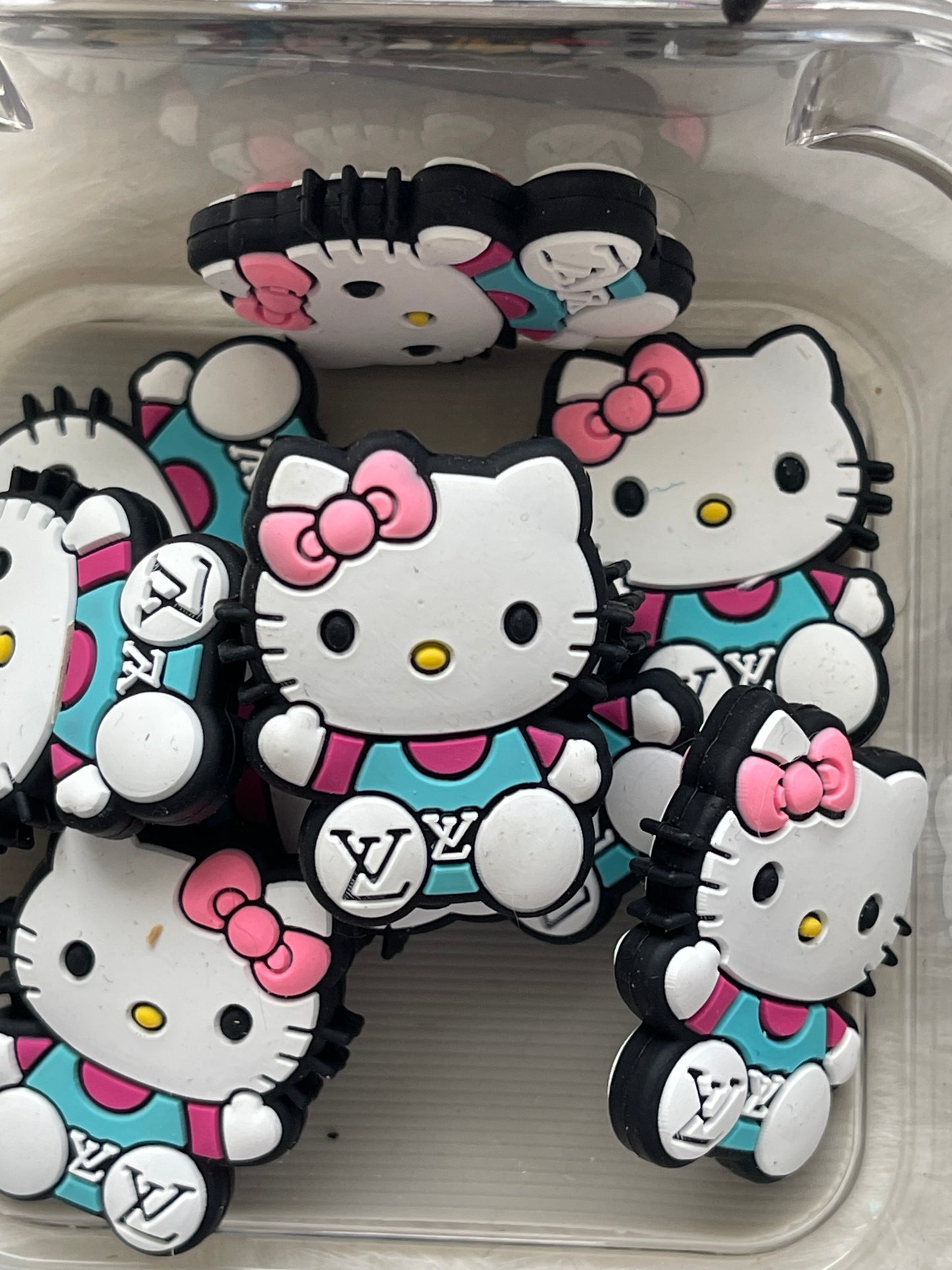 SILICONE FOCAL- HELLO KITTY AND FRIENDS coffee (24 OPTIONS)