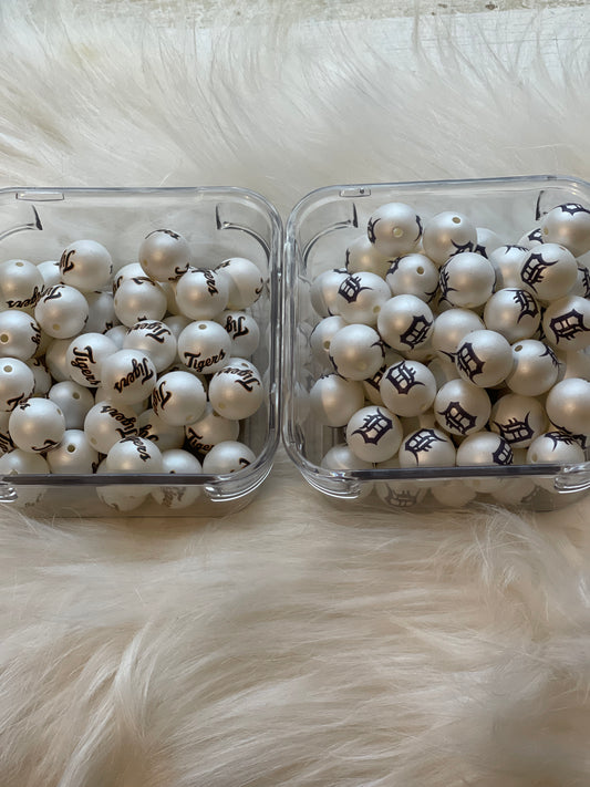 16mm ACRYLIC BEAD- WHITE w/ English D or Tigers