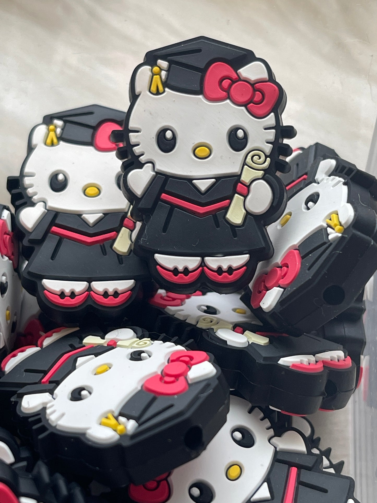 SILICONE FOCAL- HELLO KITTY AND FRIENDS coffee (24 OPTIONS)