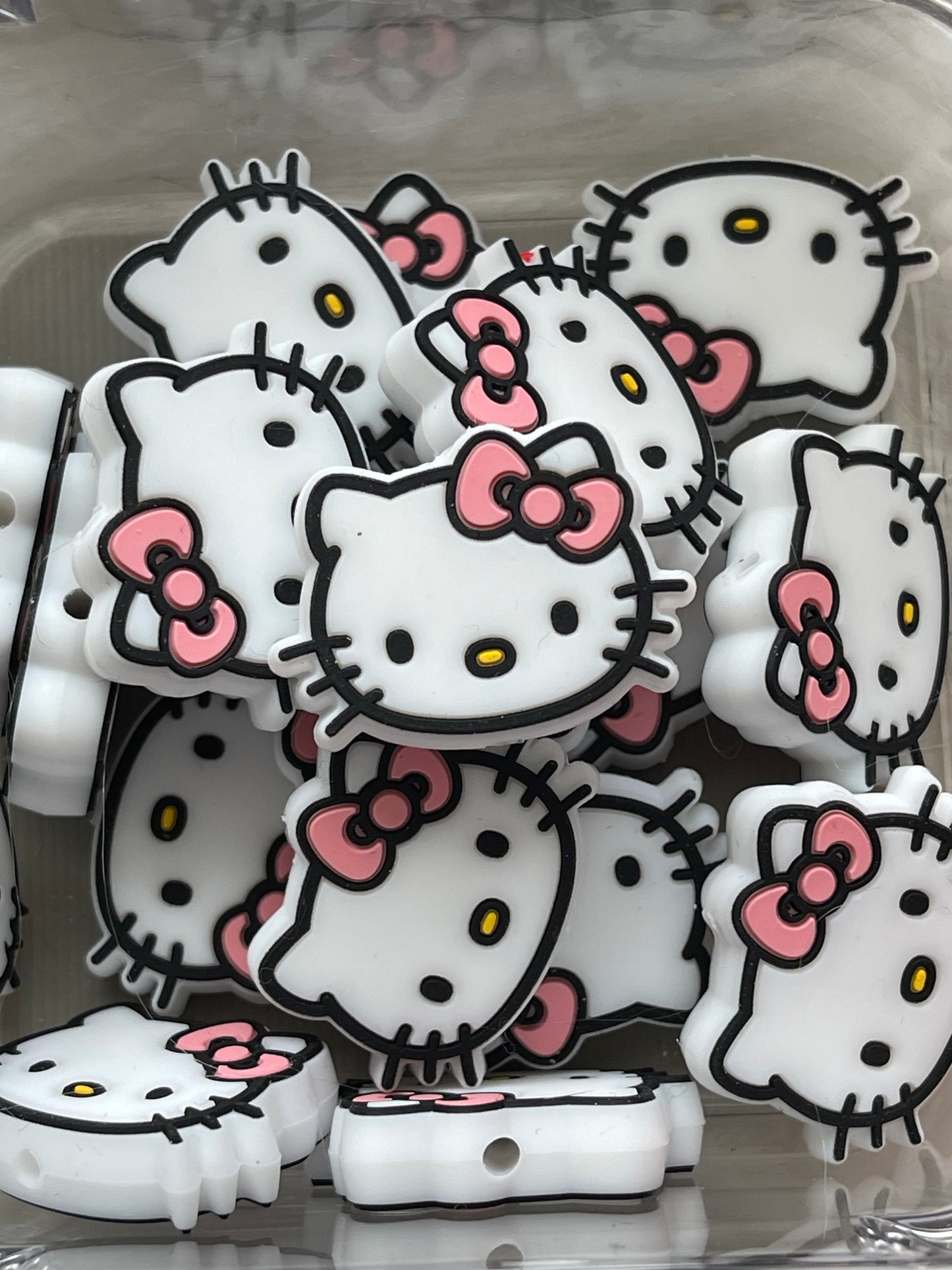 SILICONE FOCAL- HELLO KITTY AND FRIENDS coffee (24 OPTIONS)