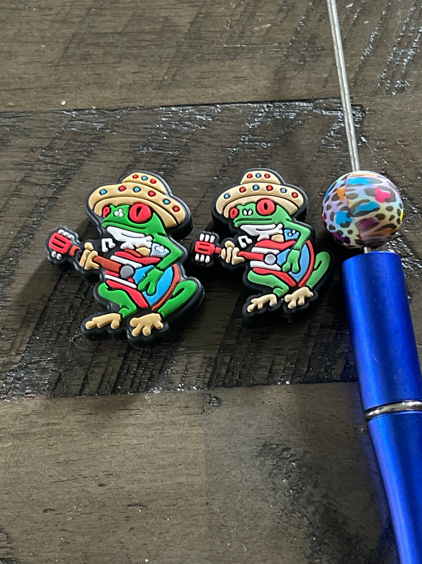 SILICONE FOCAL- FROG playing Banjo (2 size options)