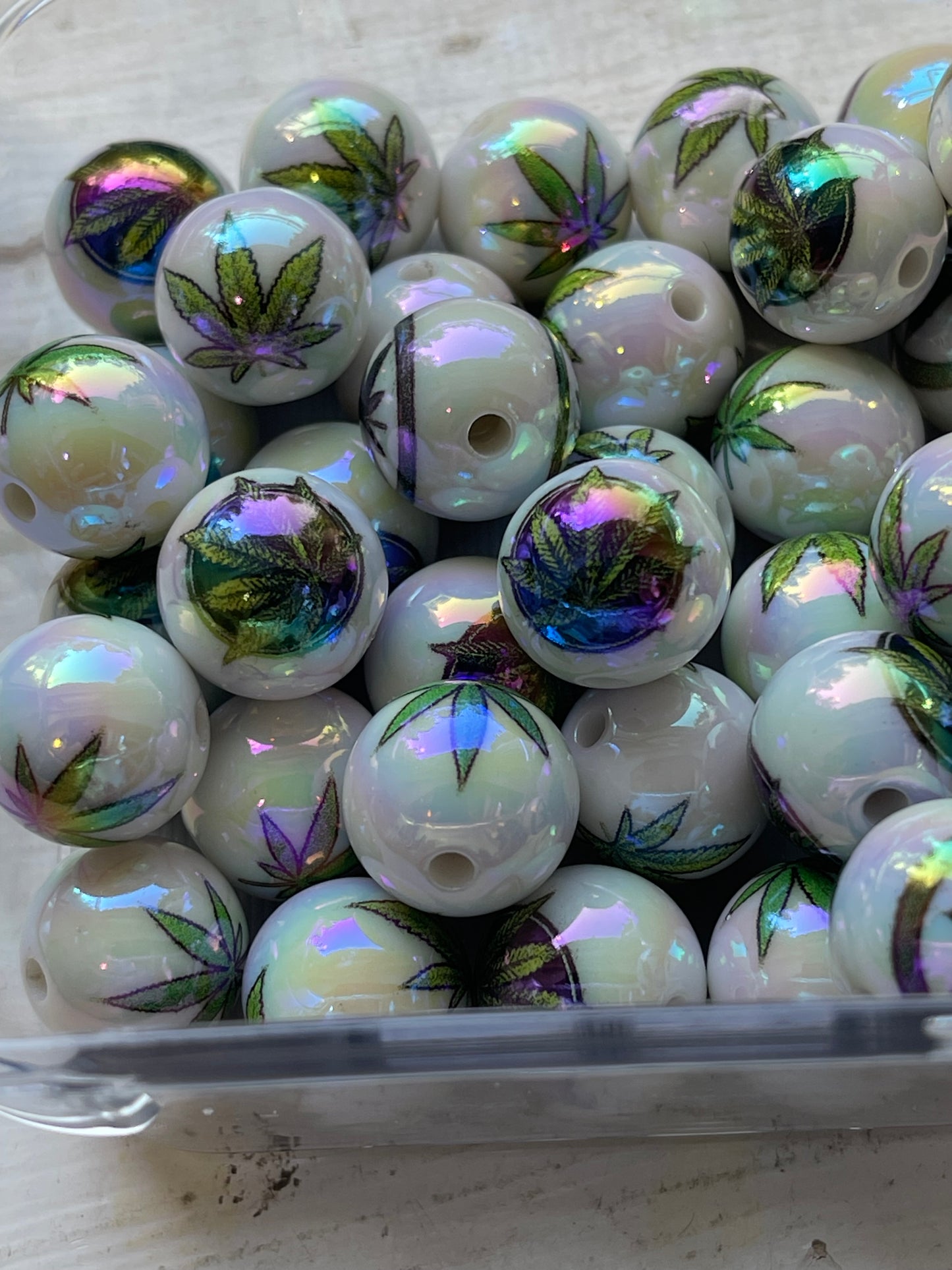 16mm ACRYLIC BEAD- WHITE w/ GREEN WEED LEAF (RANDOM I PICK)