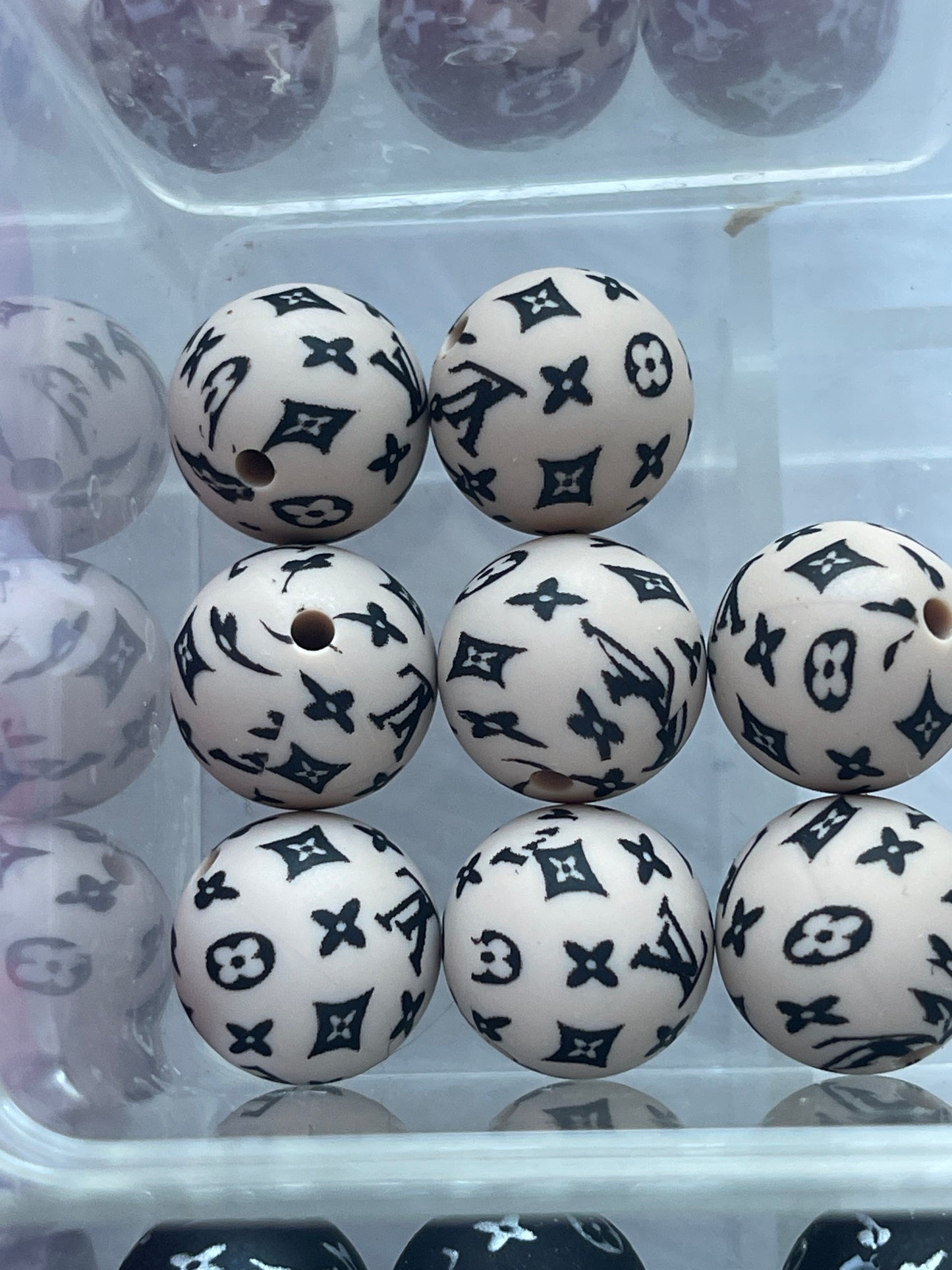 15mm SILICONE BEADS L'S (14 OPTIONS)