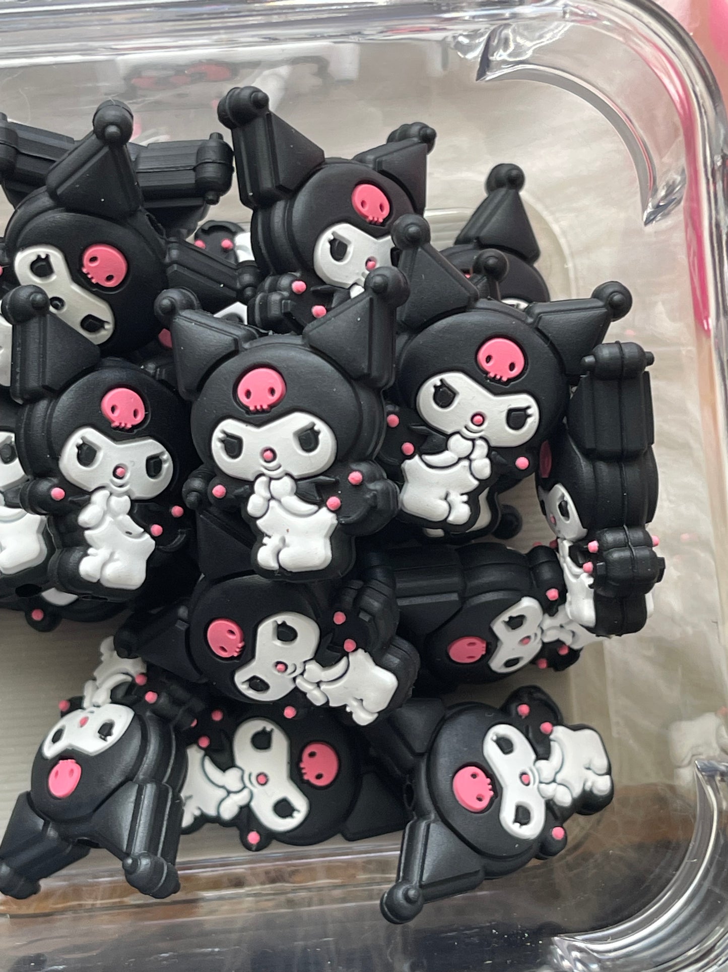 SILICONE FOCAL- HELLO KITTY AND FRIENDS coffee (24 OPTIONS)