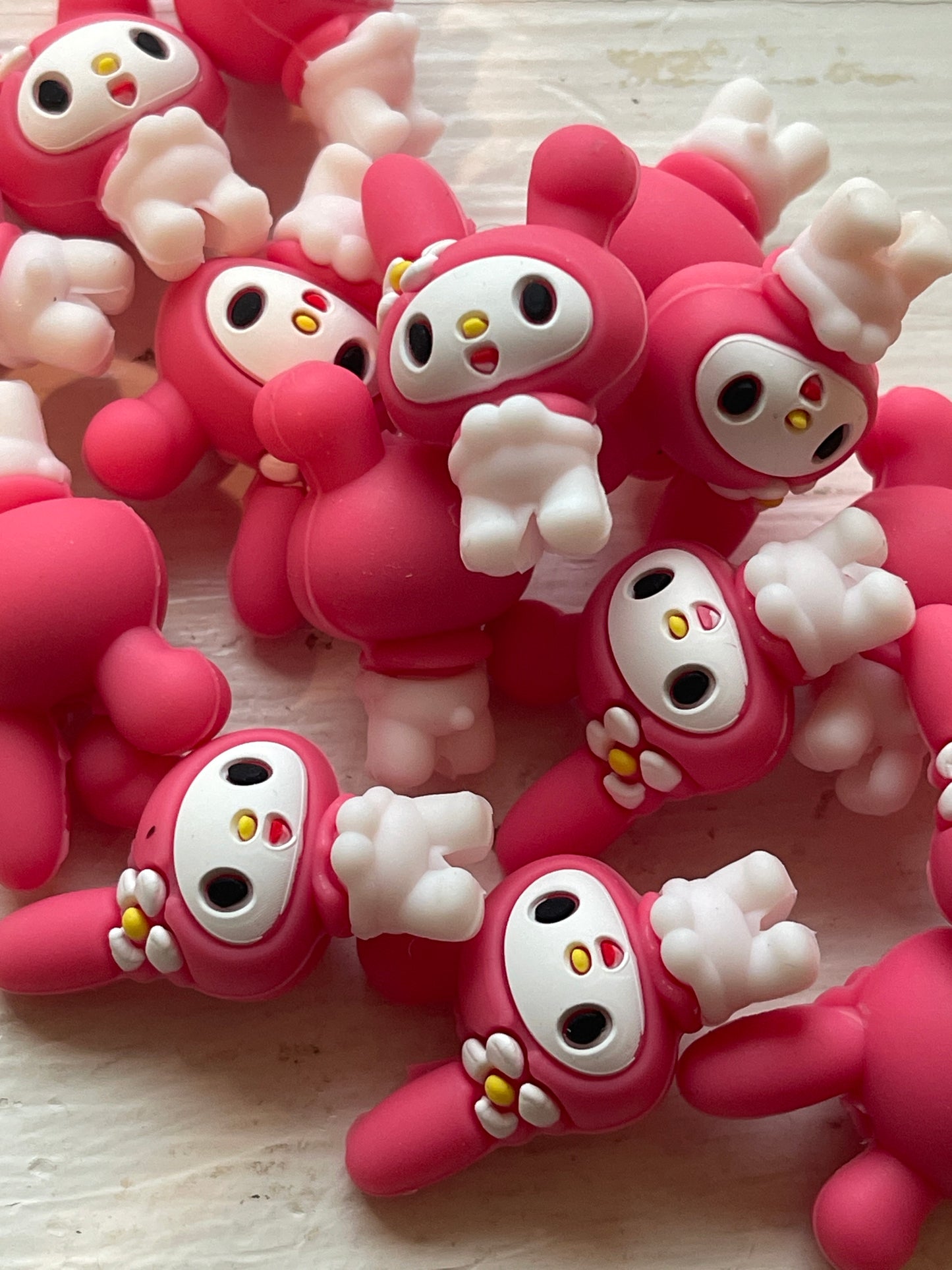 SILICONE FOCAL- HELLO KITTY AND FRIENDS coffee (24 OPTIONS)