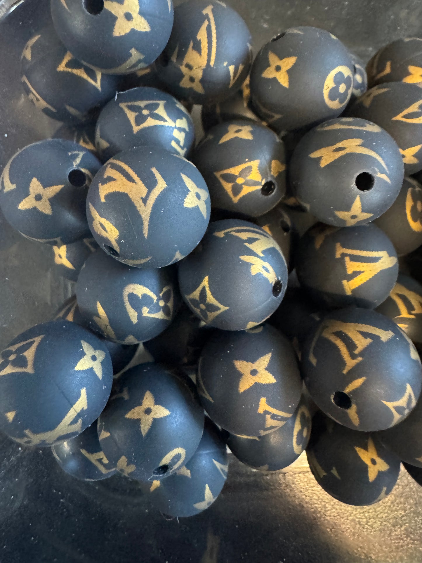 15mm SILICONE BEADS L'S (14 OPTIONS)